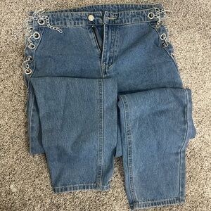 Jeans with chains